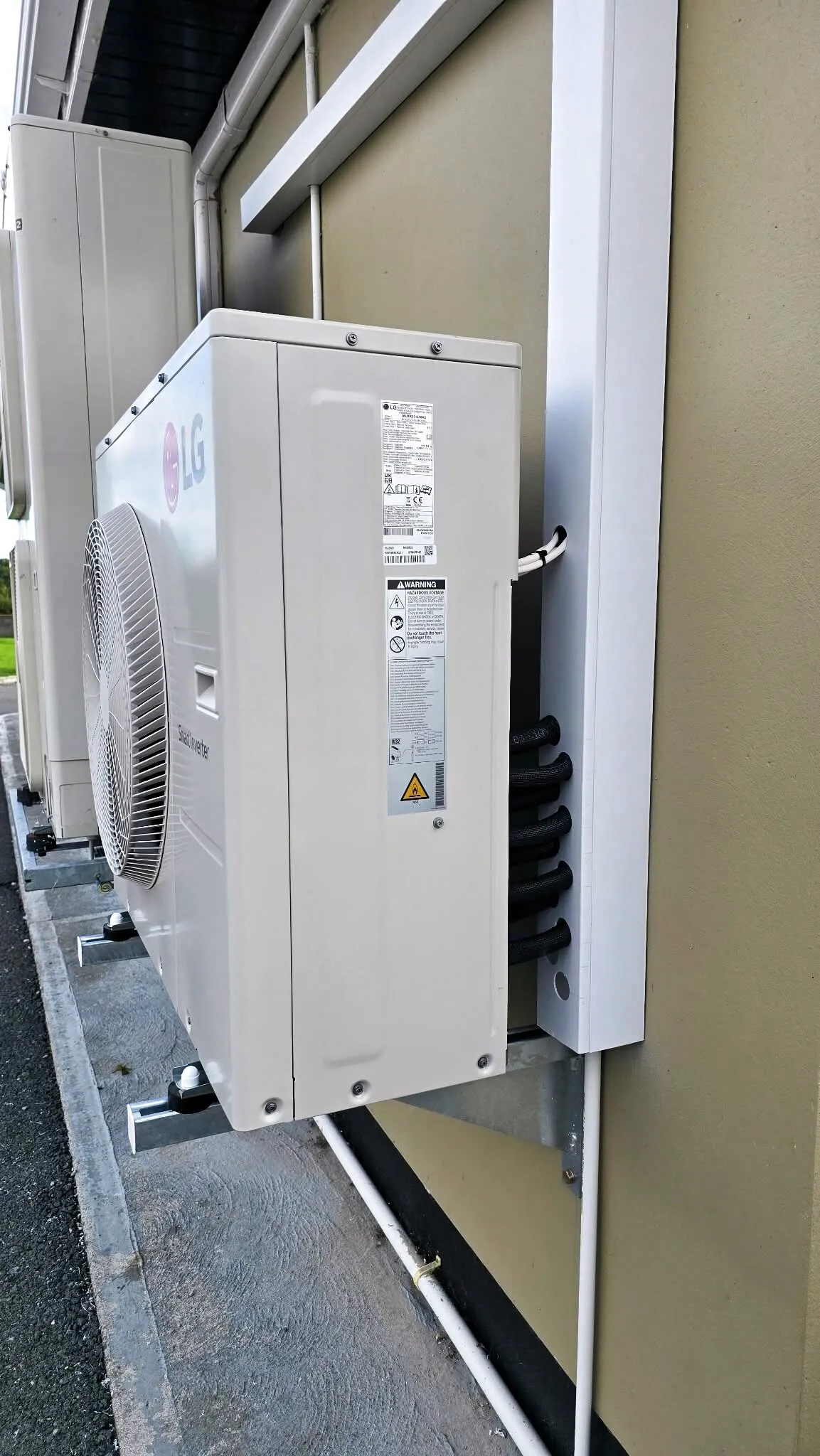 Outdoor unit on a wall bracket