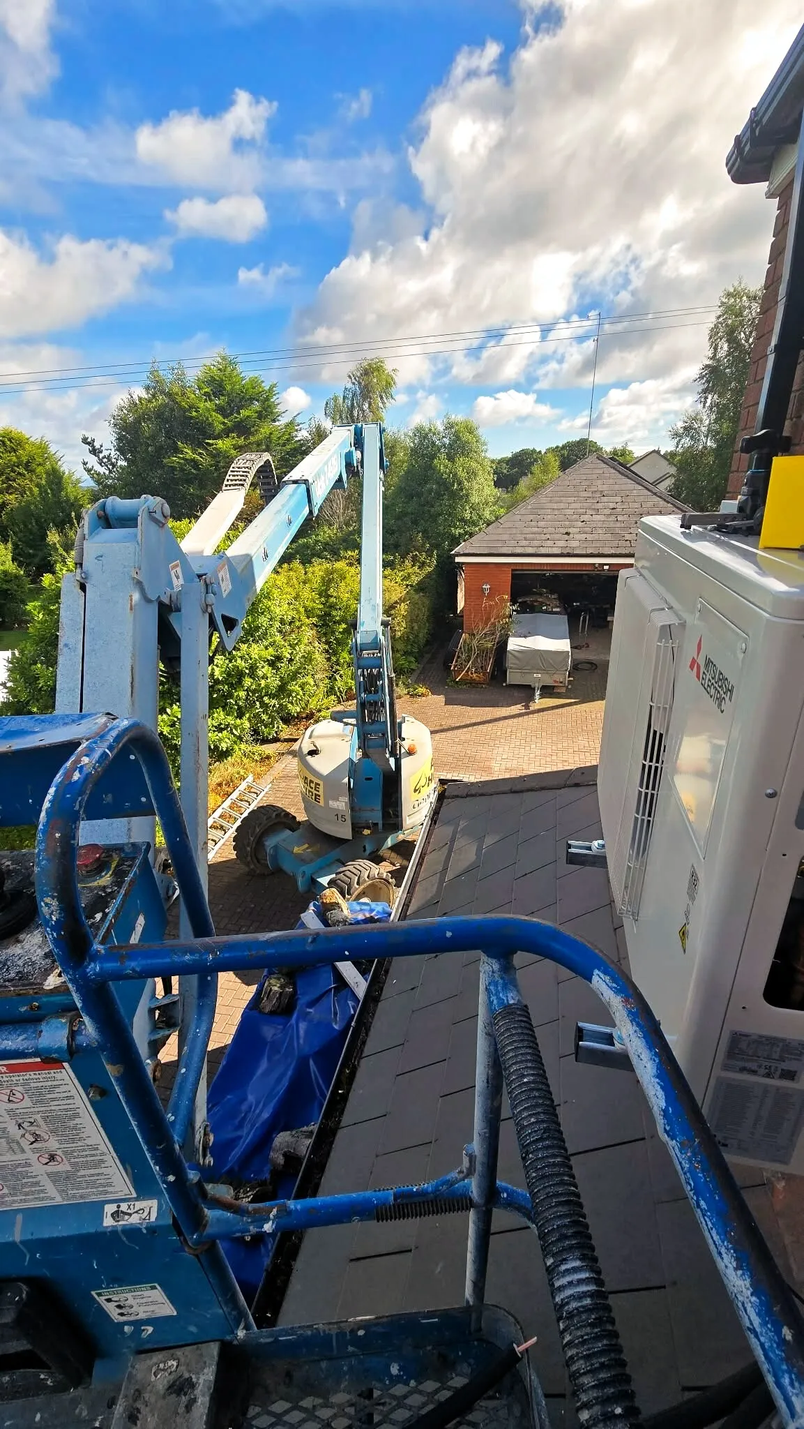 Air conditioning installation from a cherry picker